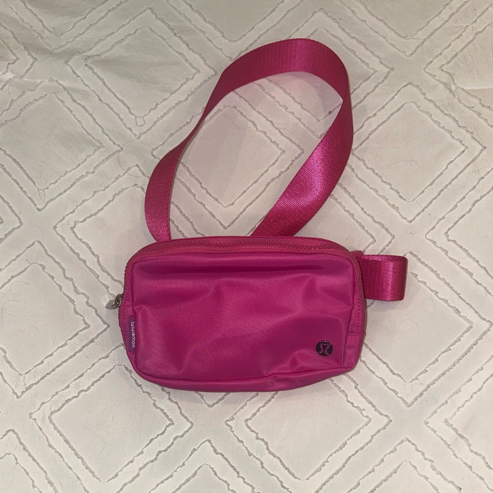 NWOT Lululemon Everywhere Belt Bag Crossbody Bag Rose Red